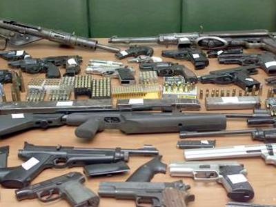 Μίνι οπλοστάσιο σε σπίτι στη Μεθώνη