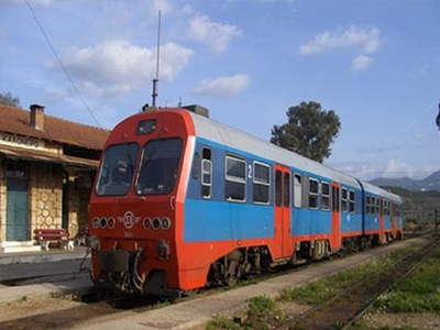 Τρένο προσέκρουσε σε κομμένα καλώδια