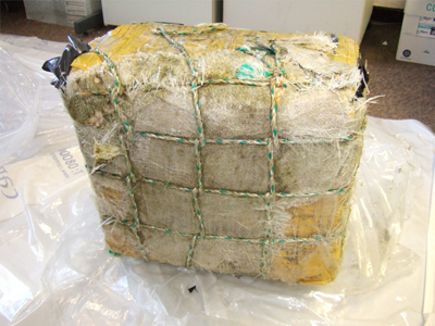 Το πακέτο έκρυβε χασίς από την Αλβανία