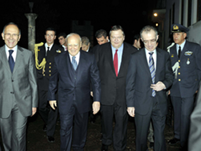 Παρέμβαση Παπούλια για την οικονομία