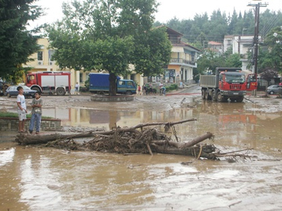 Πλημμύρισε η Θεσσαλονίκη εν μέσω καλοκαιριού