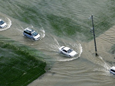 Αυτοκίνητο παρασύρθηκε από ρέμα στη Θεσσαλονίκη