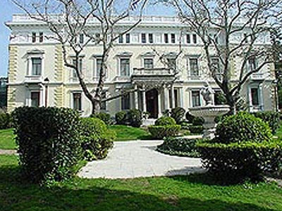 Live στη zougla.gr η ορκωμοσία Παπανδρέου