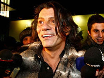 Είμαστε δυο, είμαστε τρεις…