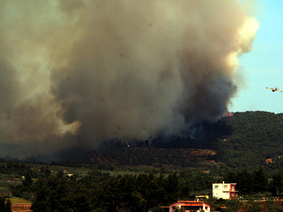 Υπό μερικό έλεγχο η πυρκαγιά στην Κερατέα