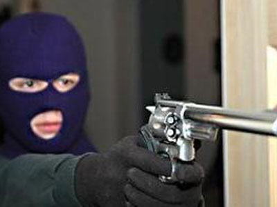 Έβγαλε όπλο για… 60 ευρώ