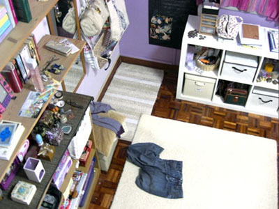 «Έγδυσε» τον συγκάτοικό του!