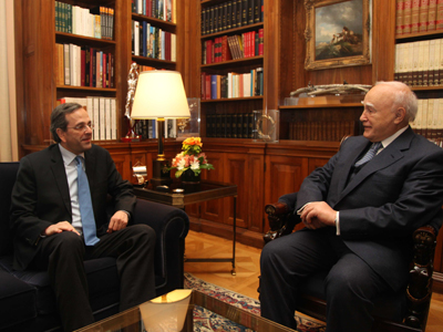 Ο Αντώνης Σαμαράς στον πρόεδρο της Δημοκρατίας