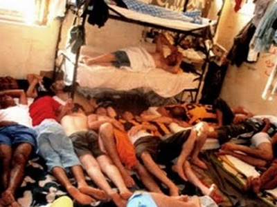 Σε απεργία πείνας οι μετανάστες στη Σάμο