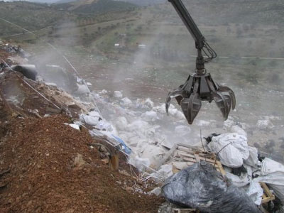 Πετούσαν παράνομα σκουπίδια… σε χωματερή