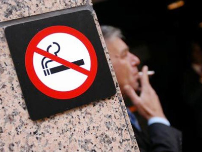 Συγκέντρωση αντικαπνιστών στη Βουλή