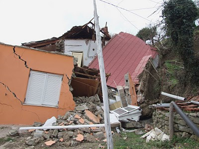 Χάνουν το έδαφος κάτω από τα πόδια τους