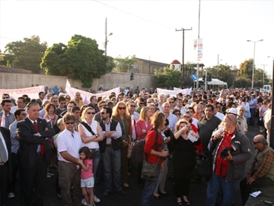 Καταλαμβάνουν το Δημαρχείο οι κάτοικοι του Θεολόγου