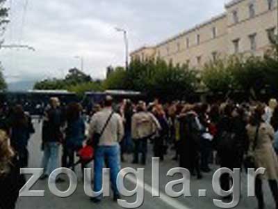 Έλαβαν υποσχέσεις οι συμβασιούχοι