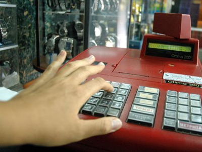 Πάνω από το 1/3 του εισοδήματος σε αποδείξεις για το αφορολόγητο