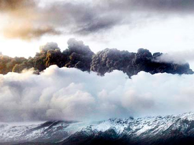 Σε επιφυλακή για την ηφαιστειακή τέφρα