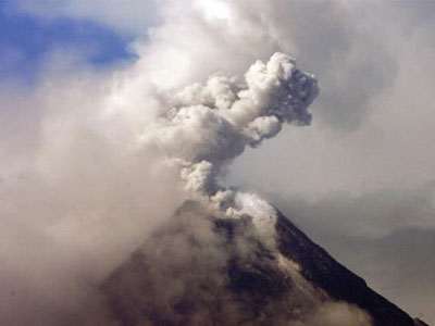 Χάος στις αερομεταφορές από την ηφαιστειακή τέφρα