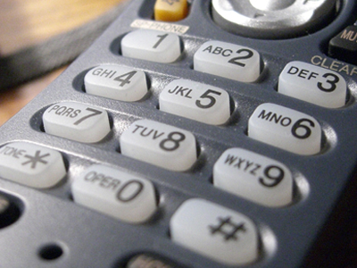 Της έκοψαν το καλώδιο του ΟΤΕ για να μην ειδοποιήσει την αστυνομία