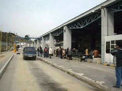 Επιχείρησαν να βγουν από τη χώρα με κλεμμένο πολυτελές τζιπ