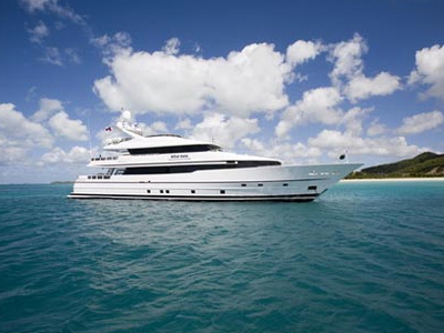 Θαλαμηγός προσάραξε στο Δρέπανο Αχαΐας