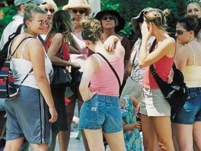 «Μπαλάκι» οι τουρίστες λόγω της ηφαιστειακής σκόνης