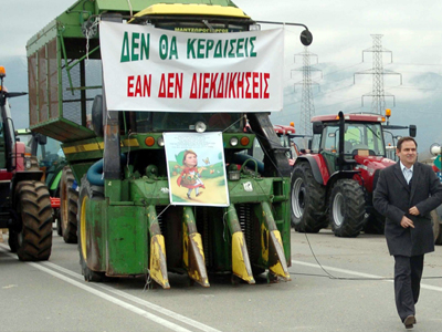 Συνεχίζουν τον αγώνα τους στα τελωνεία