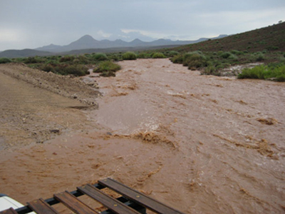 Ο ποταμός κάλυψε τις ράγες