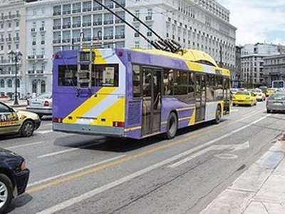 «Χειρόφρενο» τραβούν τα τρόλεϊ