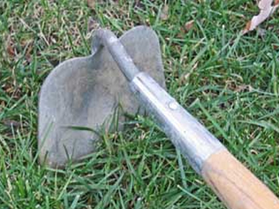 Σκότωσε τη γυναίκα του με τσάπα και παραδόθηκε