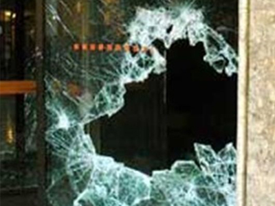 Καταδικάζουν την επίθεση στη ΝΕ ΠΑΣΟΚ στην Άρτα