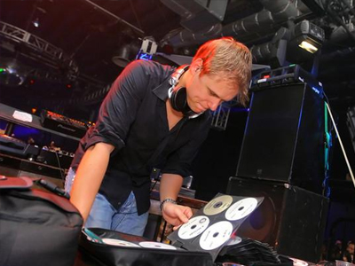 Η Μύκονος «υποκλίθηκε» στον Armin Van Buuren