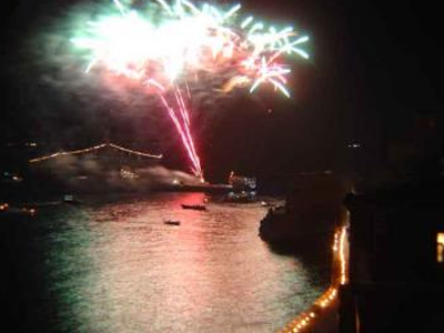 Τραγωδία με βεγγαλικά και στη Σαντορίνη