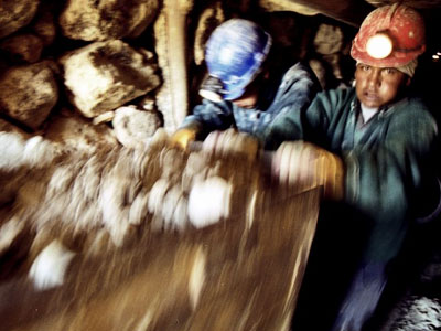 Εργασιακή γαλέρα για 850.000 παιδιά στη Βολιβία