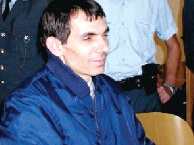 Στο εδώλιο για τη δολοφονία της κόρης του