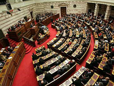 Τα βλέμματα στη Βουλή