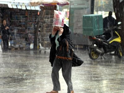 Βροχερός ο καιρός και σήμερα