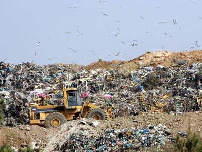 Στο Ευρωπαϊκό Δικαστήριο για ΧΥΤΑ και σιδηροδρόμους