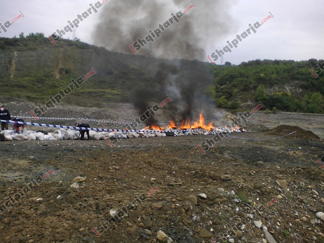 Καύση ναρκωτικών από την αλβανική αστυνομία