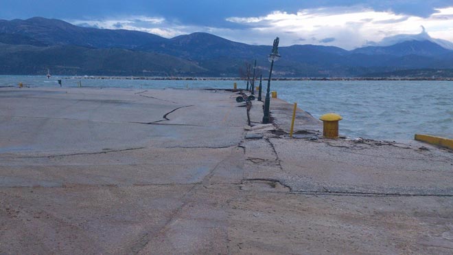 Ζημιές στον προβλήτα του Ληξουρίου