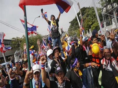 Ταϊλάνδη: Στην έδρα της αστυνομίας οι διαδηλωτές