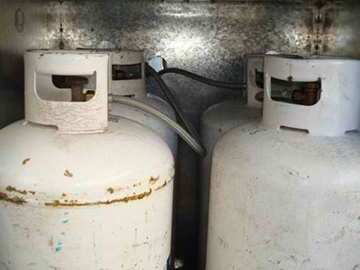 Aιγιάλεια: Ισχυρή έκρηξη σε αποθήκη τα ξημερώματα Aιγιάλεια: Ισχυρή έκρηξη σε αποθήκη τα ξημερώματα