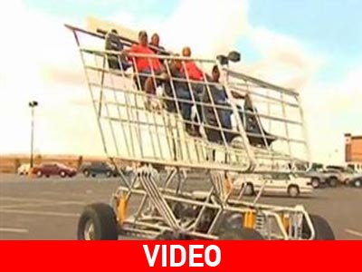 Βόλτα με το μεγαλύτερο καρότσι του κόσμου