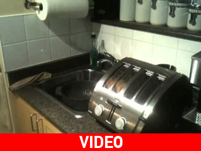 Η πιο αποτυχημένη φρυγανιέρα που φτιάχτηκε ποτέ Η πιο αποτυχημένη φρυγανιέρα που φτιάχτηκε ποτέ