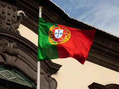 Πορτογαλία: Δεν μπόρεσαν να κόψουν τις συντάξεις και επέβαλαν εισφορές