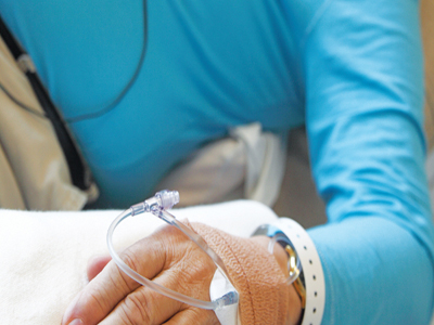 Οι ομογενείς βοηθάνε καρκινοπαθή Ελληνόπουλα