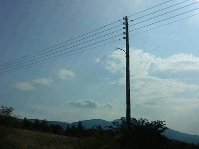 Χαλκίδα: Τον έπιασαν να κόβει καλώδια πάνω σε κολόνα!