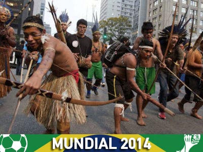 Βραζιλία: Δακρυγόνα εναντίον… βελών και τόξων