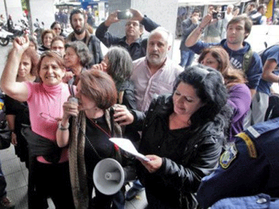 Αποχώρησαν οι σχολικοί φύλακες από τα γραφεία του ΠΑΣΟΚ