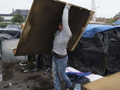 Γαλλία: Επιχείρηση κατά καταυλισμού μεταναστών στο Καλαί