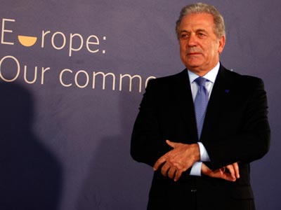 Στην κηδεία του Τάσου Μητσόπουλου ο Δημήτρης Αβραμόπουλος